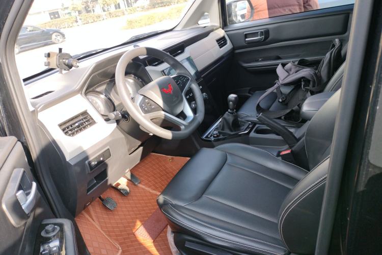 Used Wuling Zhengcheng 2021 1.5T Manual Luxury Version Left Front Seat