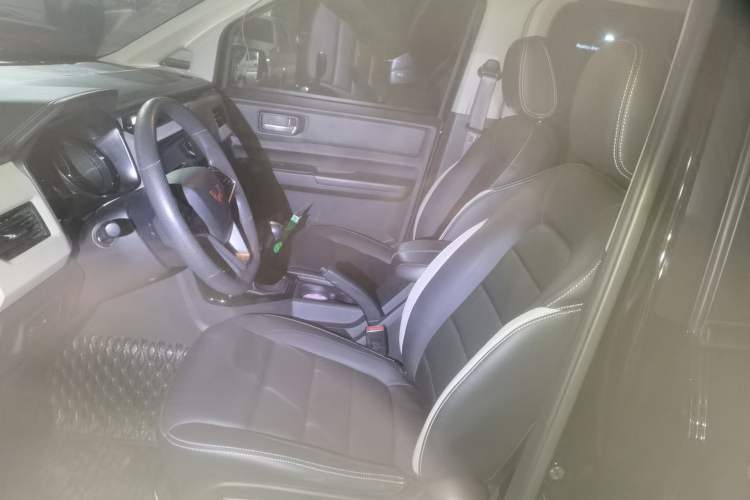 Used Wuling Zhengcheng 2021 1.5T Manual Luxury Version Left Front Seat
