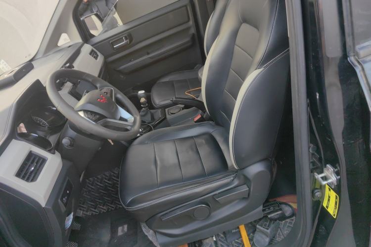 Used Wuling Zhengcheng 2021 1.5T Manual Luxury Version Left Front Seat
