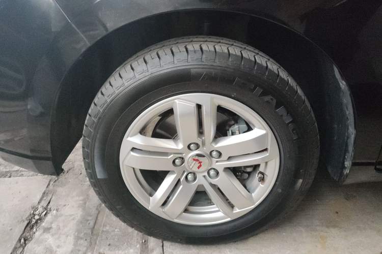 Used Wuling Zhengcheng 2021 1.5T Manual Luxury Version Left Front Wheel Hub