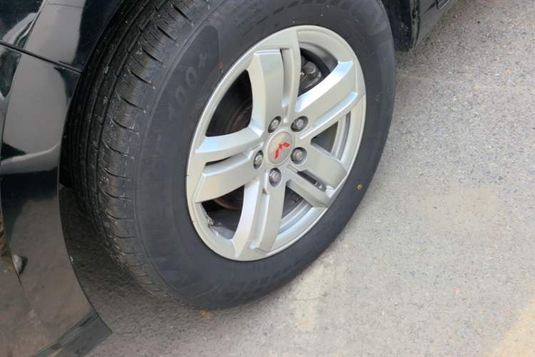 Used Wuling Zhengcheng 2021 1.5T Manual Luxury Version Left Front Wheel Hub