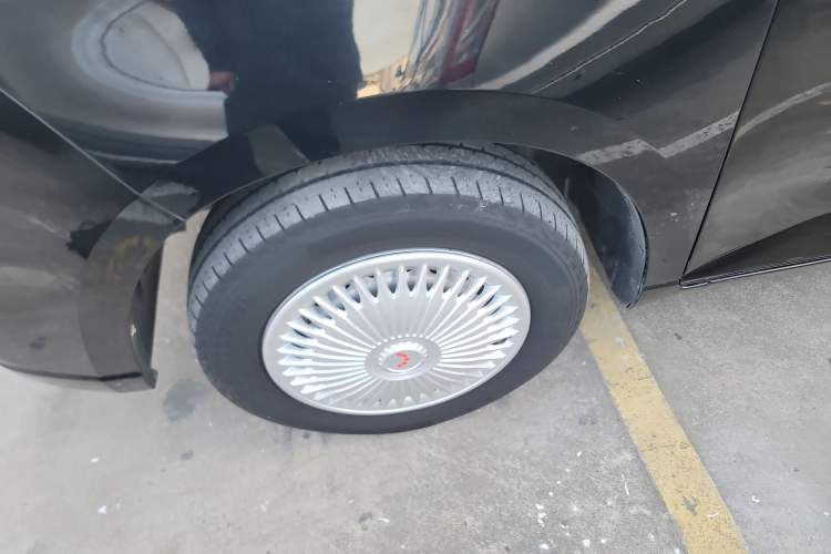 Used Wuling Zhengcheng 2021 1.5T Manual Comfort Version Left Front Wheel Hub