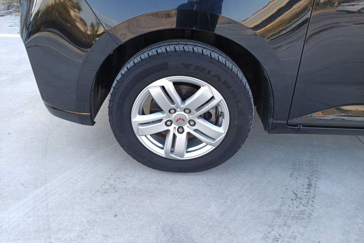 Used Wuling Zhengcheng 2021 1.5T Manual Luxury Version Left Front Wheel Hub