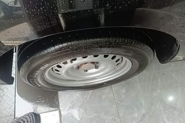 Used Wuling Zhengcheng 2021 1.5T Manual Comfort Version Left Front Wheel Hub
