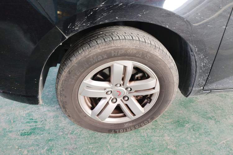 Used Wuling Zhengcheng 2021 1.5T Manual Luxury Version Left Front Wheel Hub