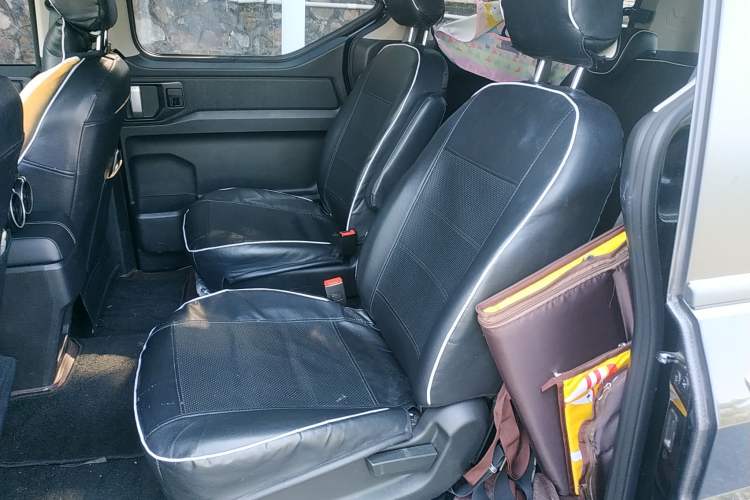 Used Wuling Zhengcheng 2021 1.5T Manual Luxury Version Left Rear Seat