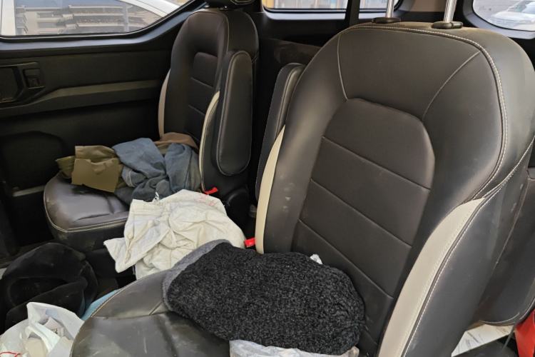 Used Wuling Zhengcheng 2021 1.5T Manual Luxury Version Left Rear Seat