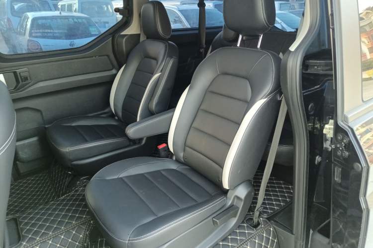 Used Wuling Zhengcheng 2021 1.5T Manual Luxury Version Left Rear Seat