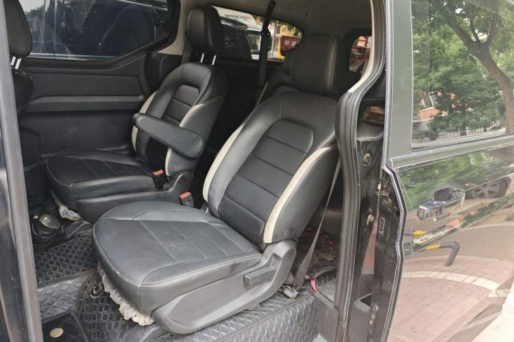 Used Wuling Zhengcheng 2021 1.5T Manual Luxury Version Left Rear Seat
