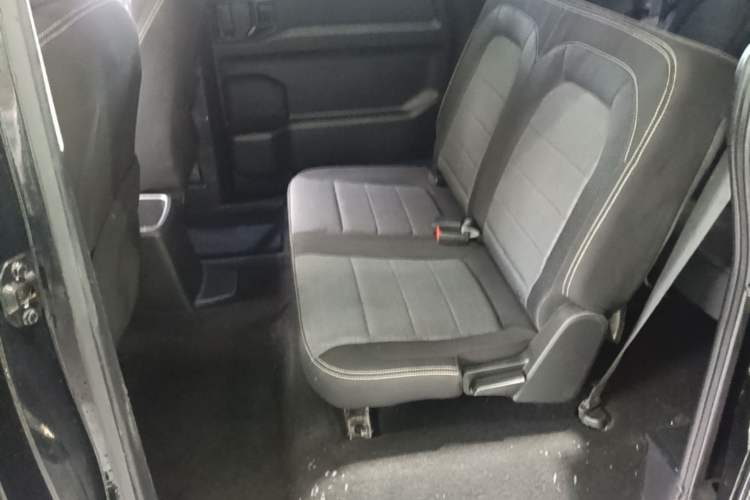 Used Wuling Zhengcheng 2021 1.5T Manual Comfort Version Left Rear Seat