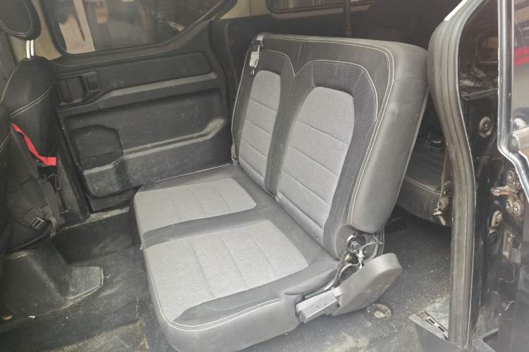 Used Wuling Zhengcheng 2021 1.5T Manual Comfort Version Left Rear Seat