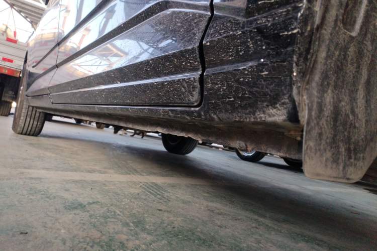Used Wuling Zhengcheng 2021 1.5T Manual Luxury Version Left Side Sill