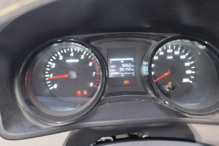 Used Wuling Zhengcheng 2021 1.5T Manual Comfort Version Odometer Close Up
