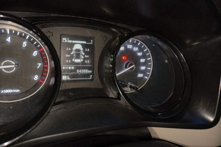 Used Wuling Zhengcheng 2021 1.5T Manual Luxury Version Odometer Close Up