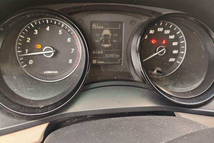 Used Wuling Zhengcheng 2021 1.5T Manual Luxury Version Odometer Close Up