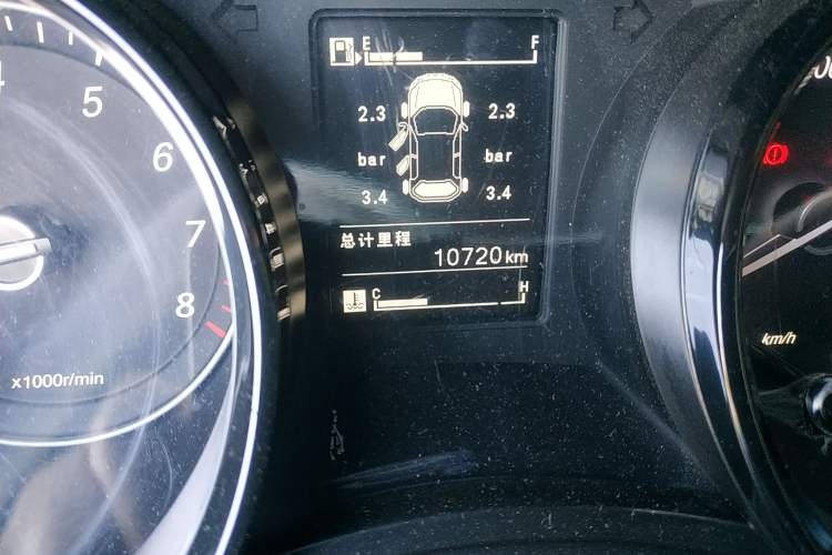 Used Wuling Zhengcheng 2021 1.5T Manual Luxury Version Odometer Close Up