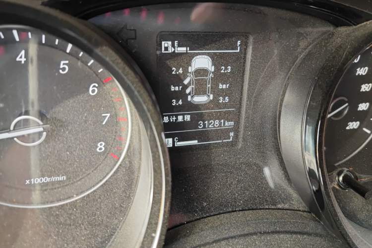 Used Wuling Zhengcheng 2021 1.5T Manual Luxury Version Odometer Close Up