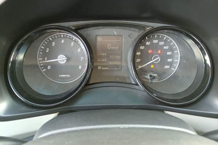 Used Wuling Zhengcheng 2021 1.5T Manual Luxury Version Odometer Close Up