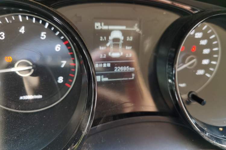 Used Wuling Zhengcheng 2021 1.5T Manual Luxury Version Odometer Close Up