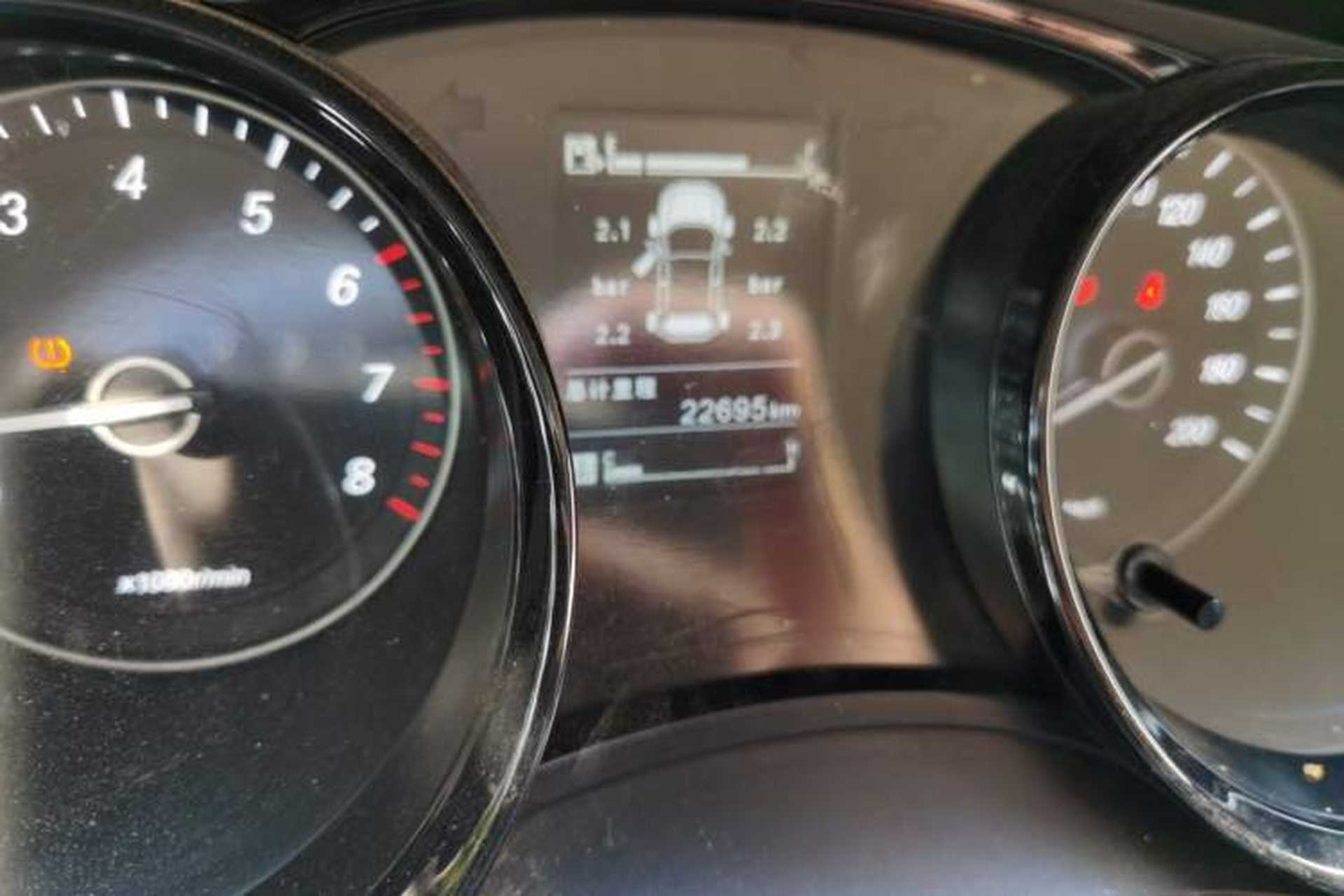 Used Wuling Zhengcheng 2021 1.5T Manual Luxury Version Odometer Close Up