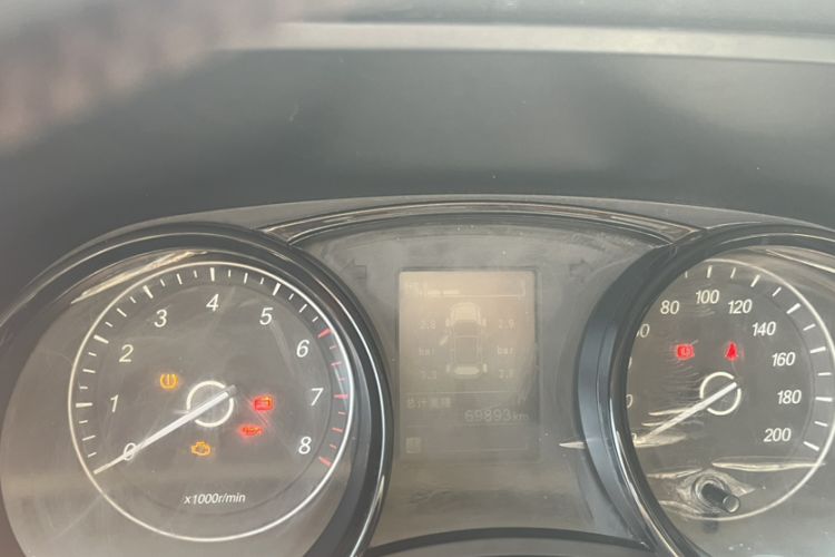 Used Wuling Zhengcheng 2021 1.5T Manual Luxury Version Odometer Close Up