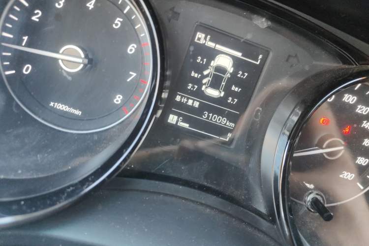 Used Wuling Zhengcheng 2021 1.5T Manual Luxury Version Odometer Close Up