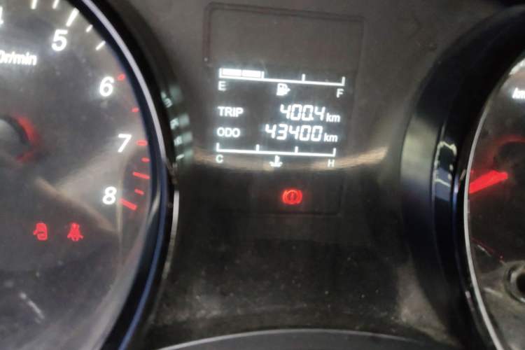 Used Wuling Zhengcheng 2021 1.5T Manual Comfort Version Odometer Close Up
