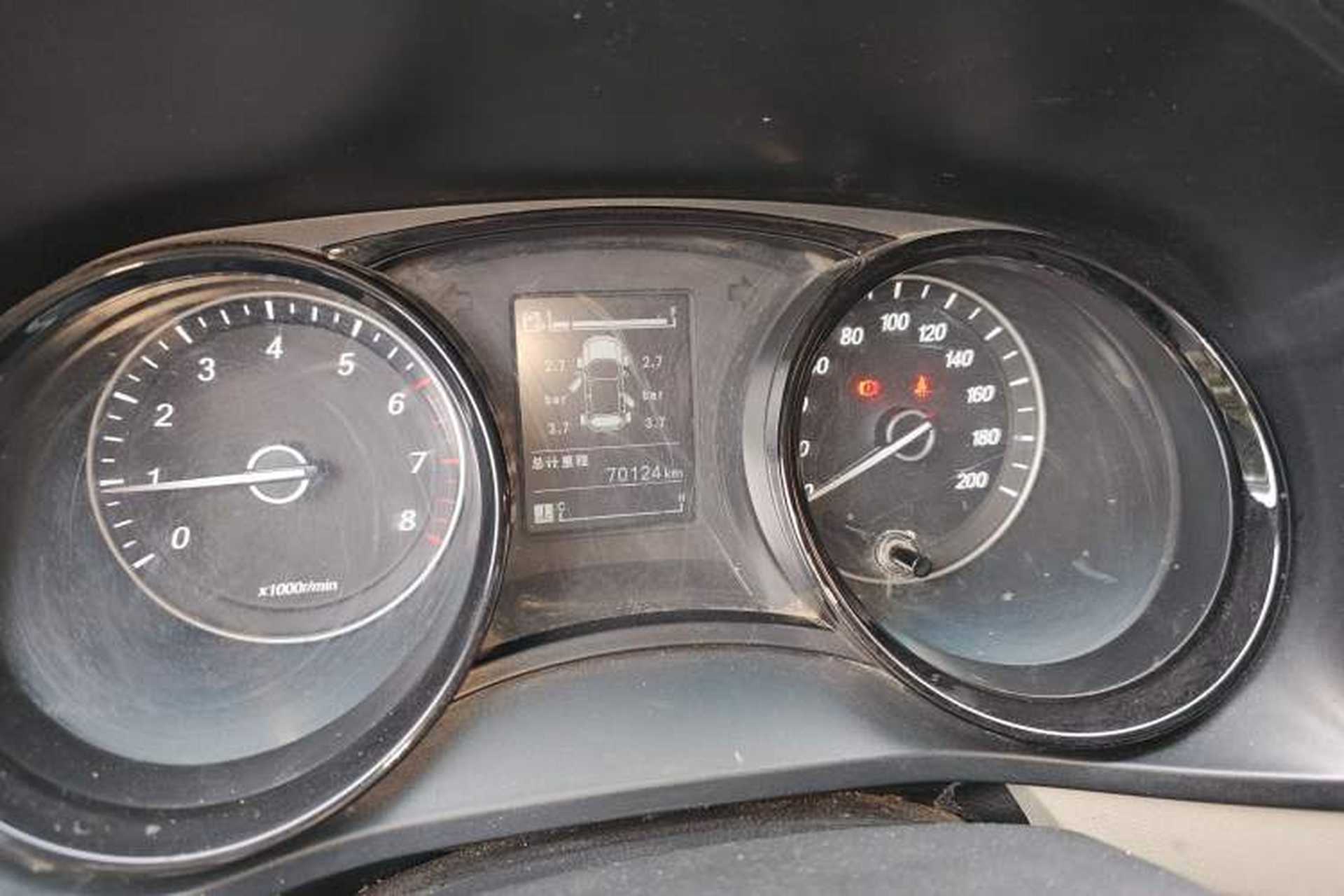 Used Wuling Zhengcheng 2021 1.5T Manual Luxury Version Odometer Close Up