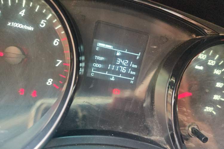 Used Wuling Zhengcheng 2021 1.5T Manual Comfort Version Odometer Close Up