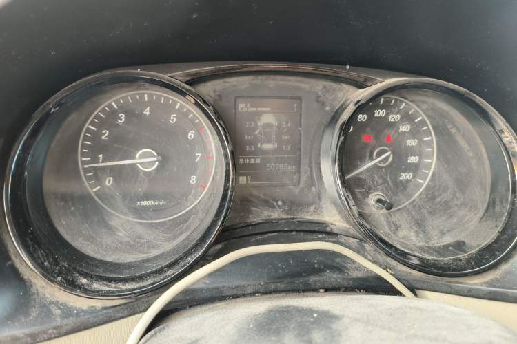 Used Wuling Zhengcheng 2021 1.5T Manual Luxury Version Odometer Close Up
