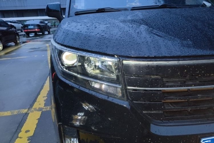 Used Wuling Zhengcheng 2021 1.5T Manual Luxury Version Right Front Headlight