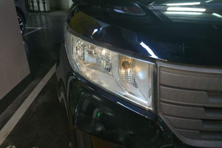 Used Wuling Zhengcheng 2021 1.5T Manual Comfort Version Right Front Headlight