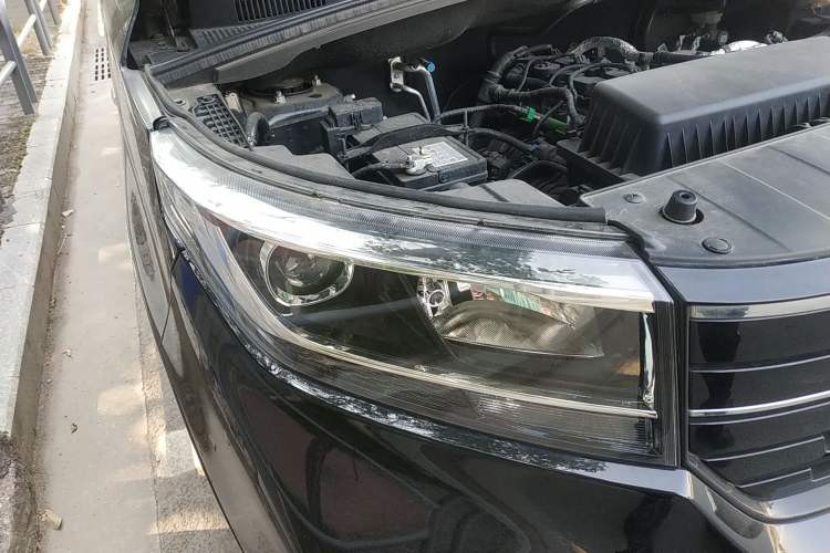 Used Wuling Zhengcheng 2021 1.5T Manual Luxury Version Right Front Headlight