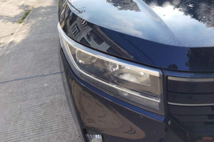 Used Wuling Zhengcheng 2021 1.5T Manual Luxury Version Right Front Headlight