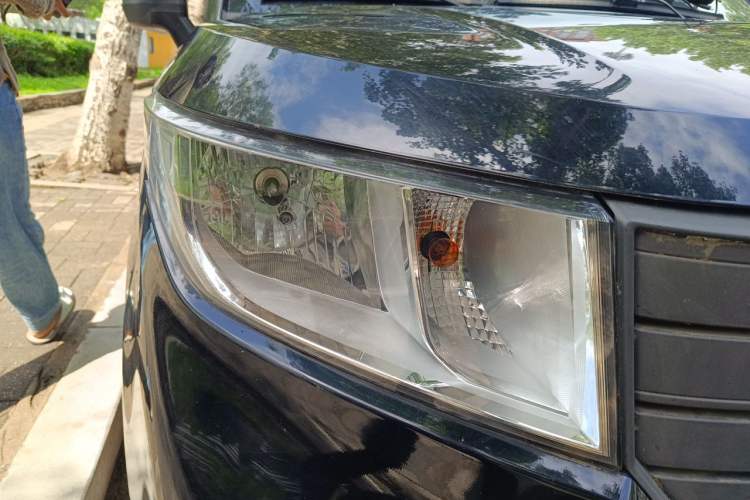 Used Wuling Zhengcheng 2021 1.5T Manual Comfort Version Right Front Headlight