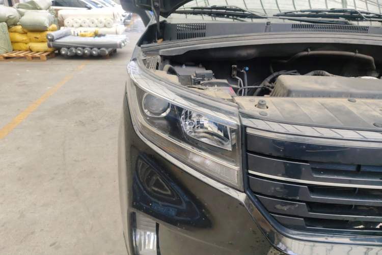 Used Wuling Zhengcheng 2021 1.5T Manual Luxury Version Right Front Headlight