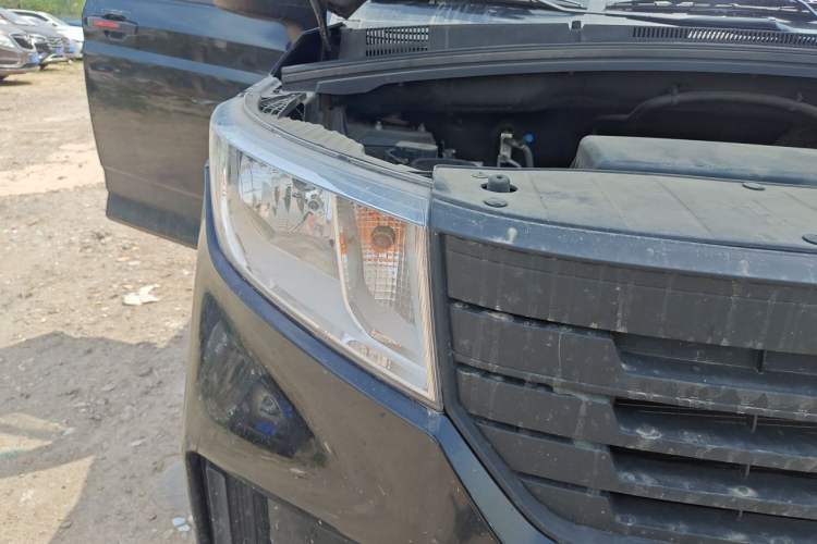 Used Wuling Zhengcheng 2021 1.5T Manual Comfort Version Right Front Headlight