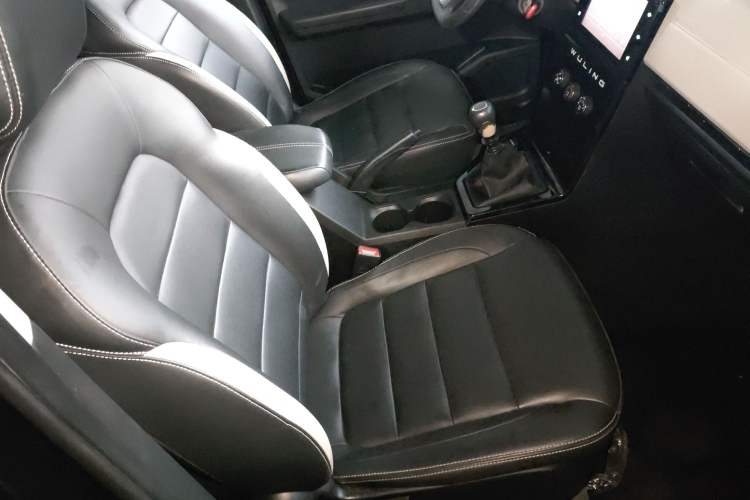 Used Wuling Zhengcheng 2021 1.5T Manual Luxury Version Right Front Seat