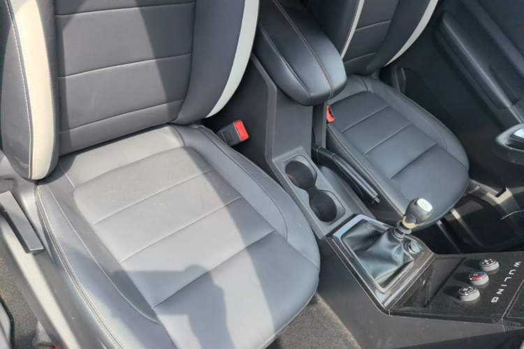 Used Wuling Zhengcheng 2021 1.5T Manual Luxury Version Right Front Seat