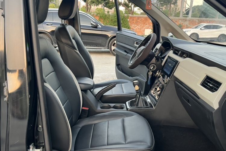 Used Wuling Zhengcheng 2021 1.5T Manual Luxury Version Right Front Seat