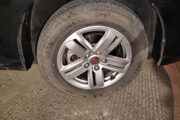 Used Wuling Zhengcheng 2021 1.5T Manual Comfort Version Right Front Wheel Hub
