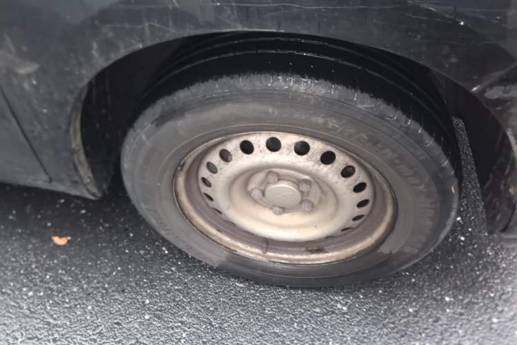 Used Wuling Zhengcheng 2021 1.5T Manual Comfort Version Right Front Wheel Hub