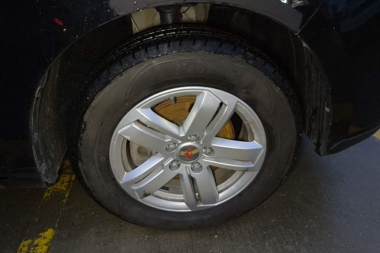 Used Wuling Zhengcheng 2021 1.5T Manual Luxury Version Right Front Wheel Hub