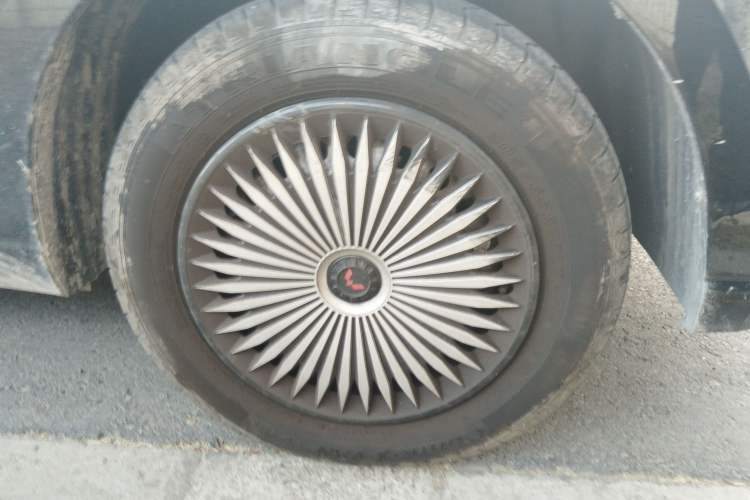 Used Wuling Zhengcheng 2021 1.5T Manual Comfort Version Right Front Wheel Hub