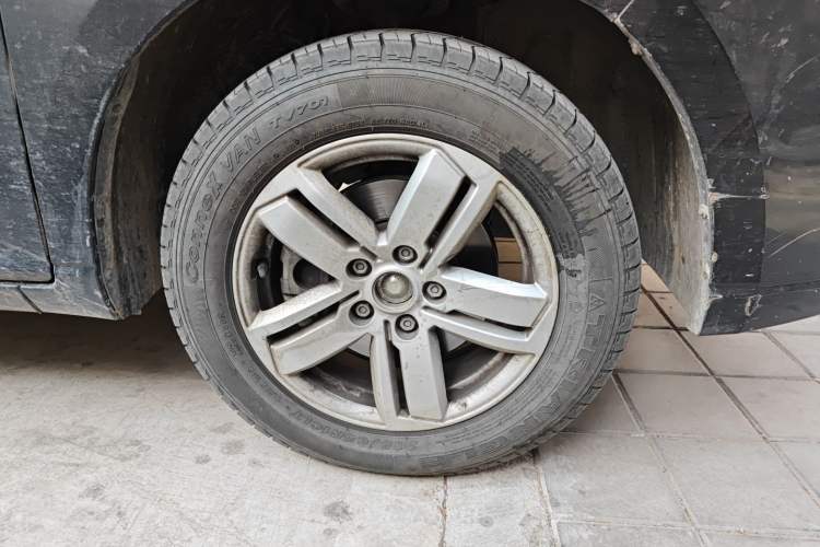 Used Wuling Zhengcheng 2021 1.5T Manual Luxury Version Right Front Wheel Hub