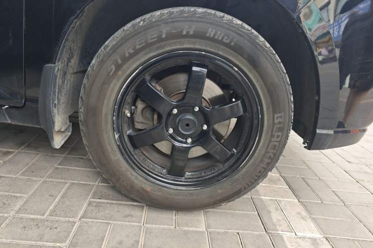 Used Wuling Zhengcheng 2021 1.5T Manual Luxury Version Right Front Wheel Hub