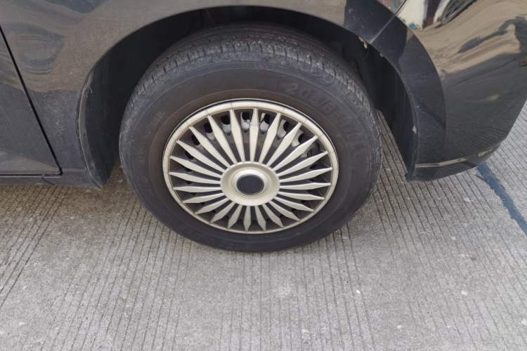 Used Wuling Zhengcheng 2021 1.5T Manual Luxury Version Right Front Wheel Hub