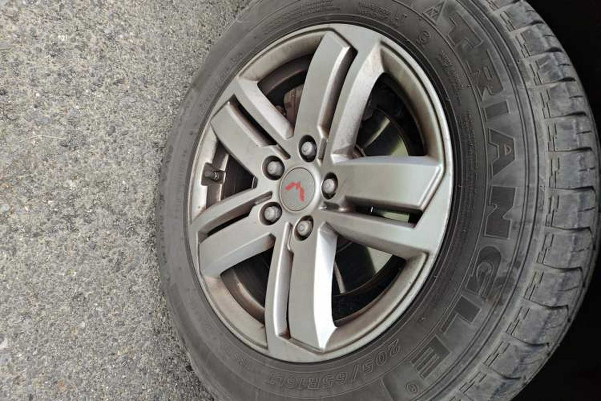 Used Wuling Zhengcheng 2021 1.5T Manual Luxury Version Right Front Wheel Hub