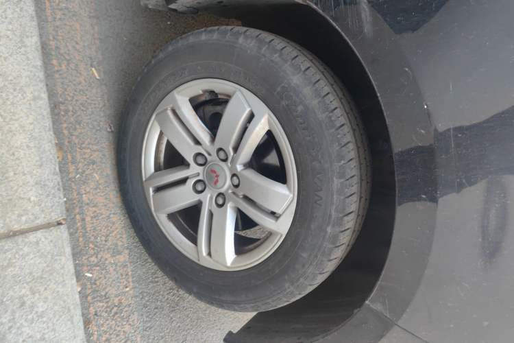 Used Wuling Zhengcheng 2021 1.5T Manual Luxury Version Right Front Wheel Hub