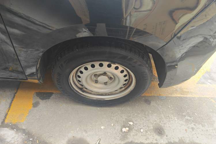Used Wuling Zhengcheng 2021 1.5T Manual Comfort Version Right Front Wheel Hub